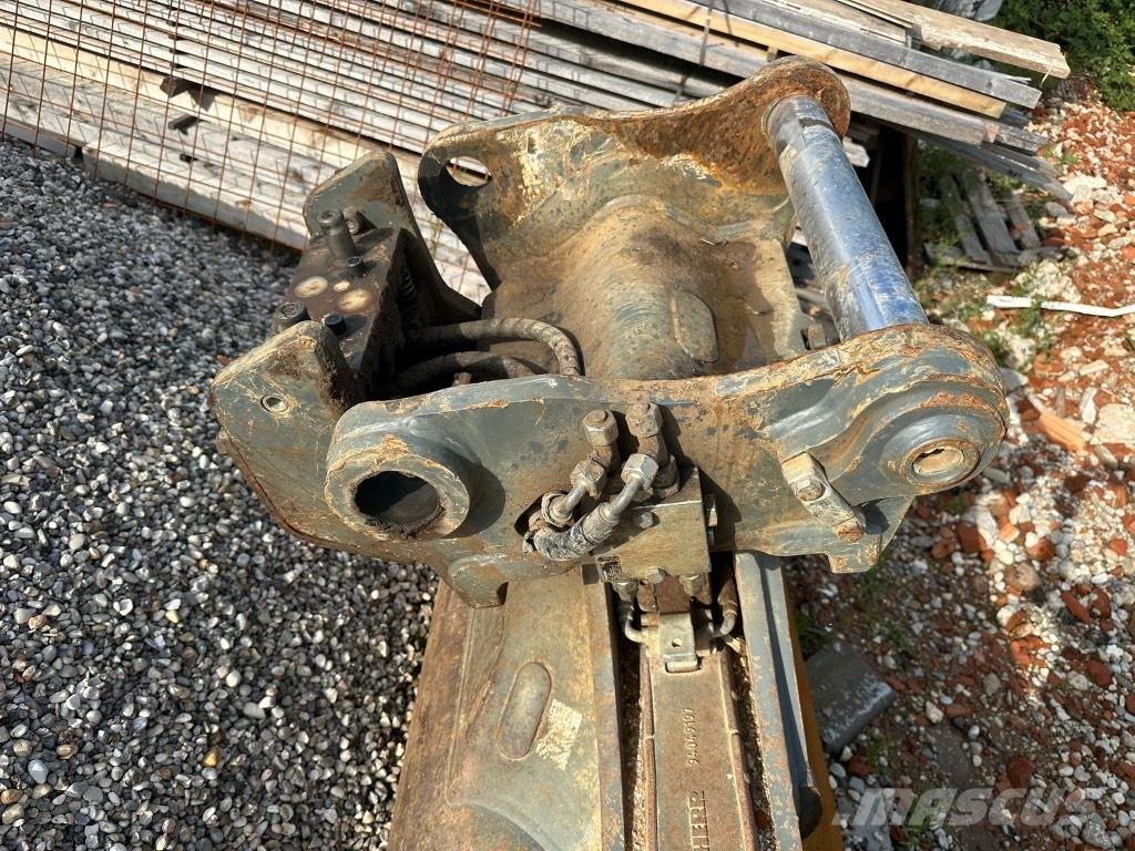 Liebherr R 922 Bageri guseničari