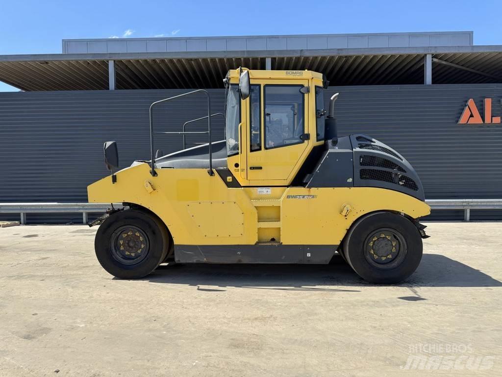 Bomag BW 25 RH Gumeni valjci na točkovima