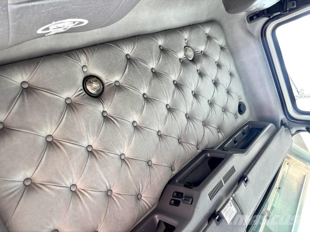 Mack GU713 Tegljači