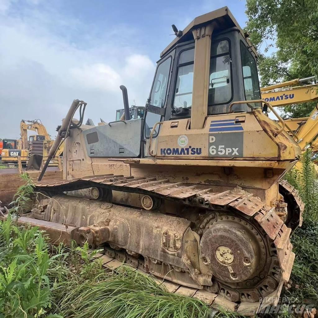 Komatsu D 65 P-12 Buldožeri guseničari