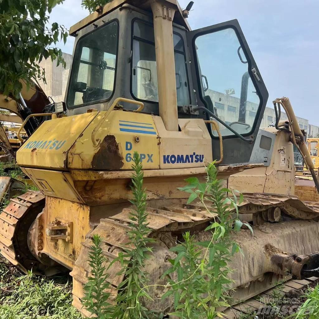 Komatsu D 65 P-12 Buldožeri guseničari