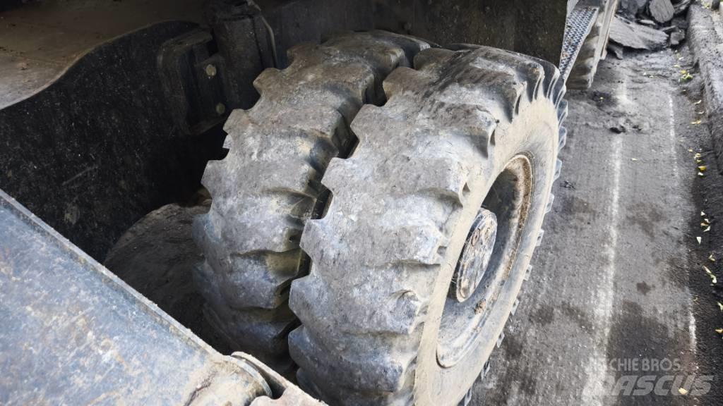 CAT 313 D Bageri točkaši