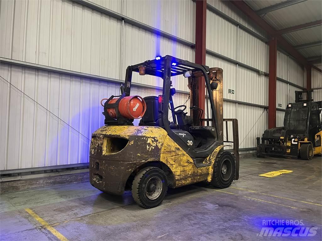 Komatsu FG30T-17 Plinski viljuškari