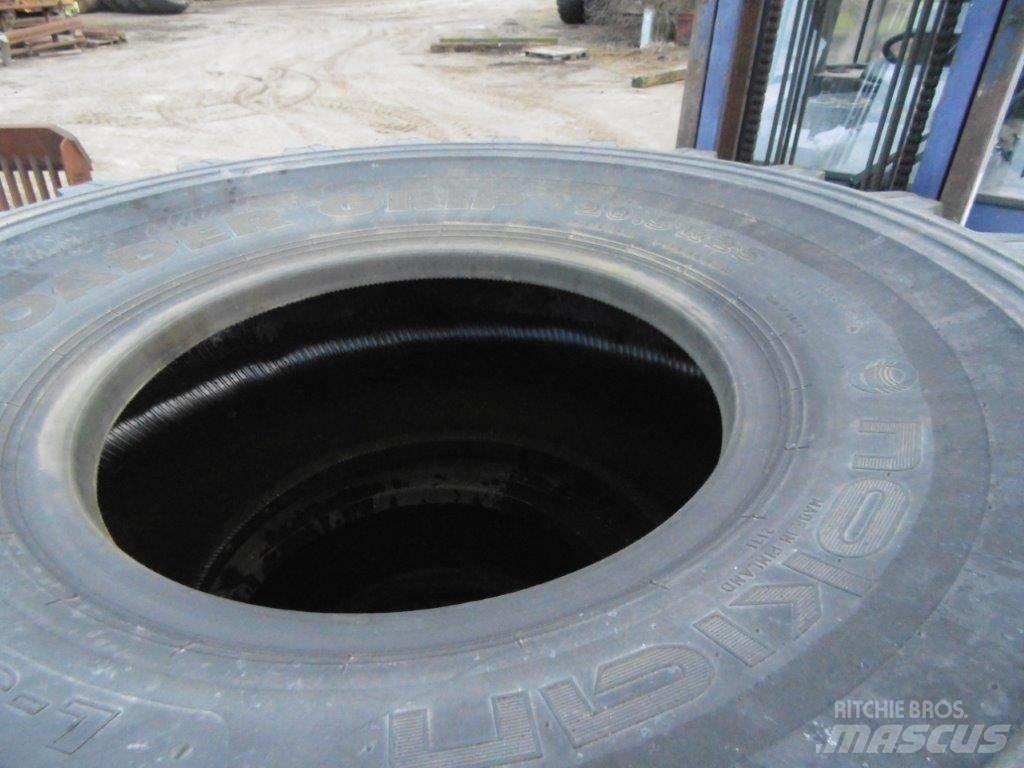 Nokian 20,5x25 Gume, točkovi i felne