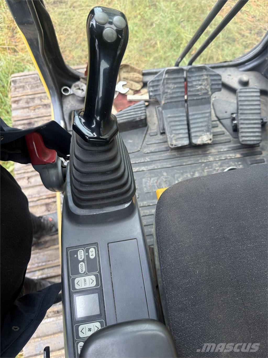 Komatsu PC180LC Bageri guseničari