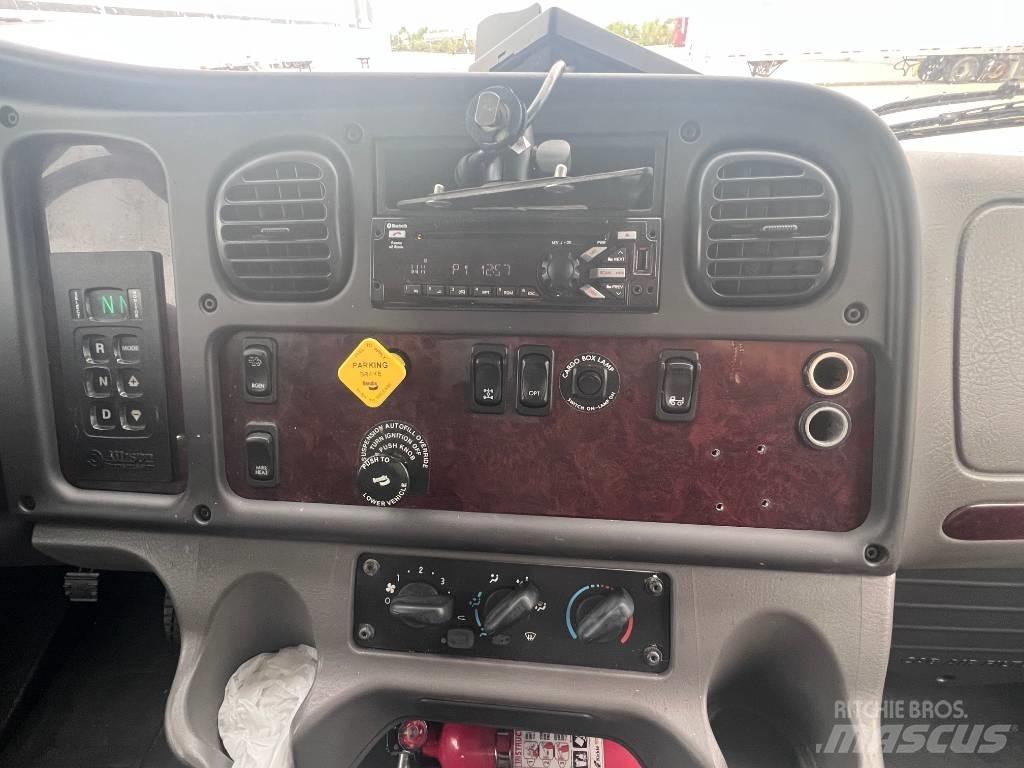 Freightliner M 106 Sanduk kamioni
