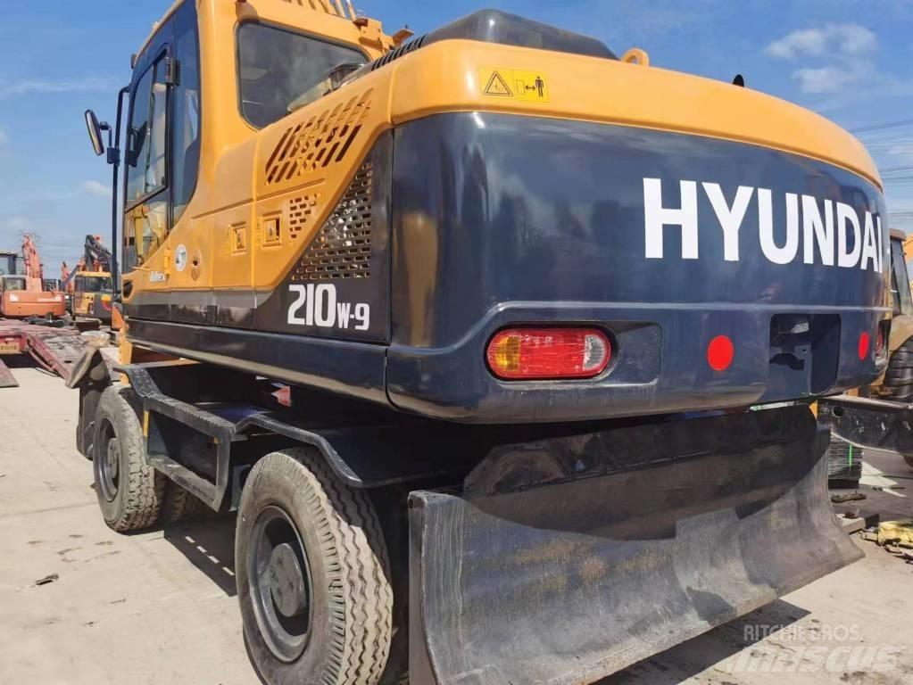 Hyundai R210W-9 Bageri točkaši