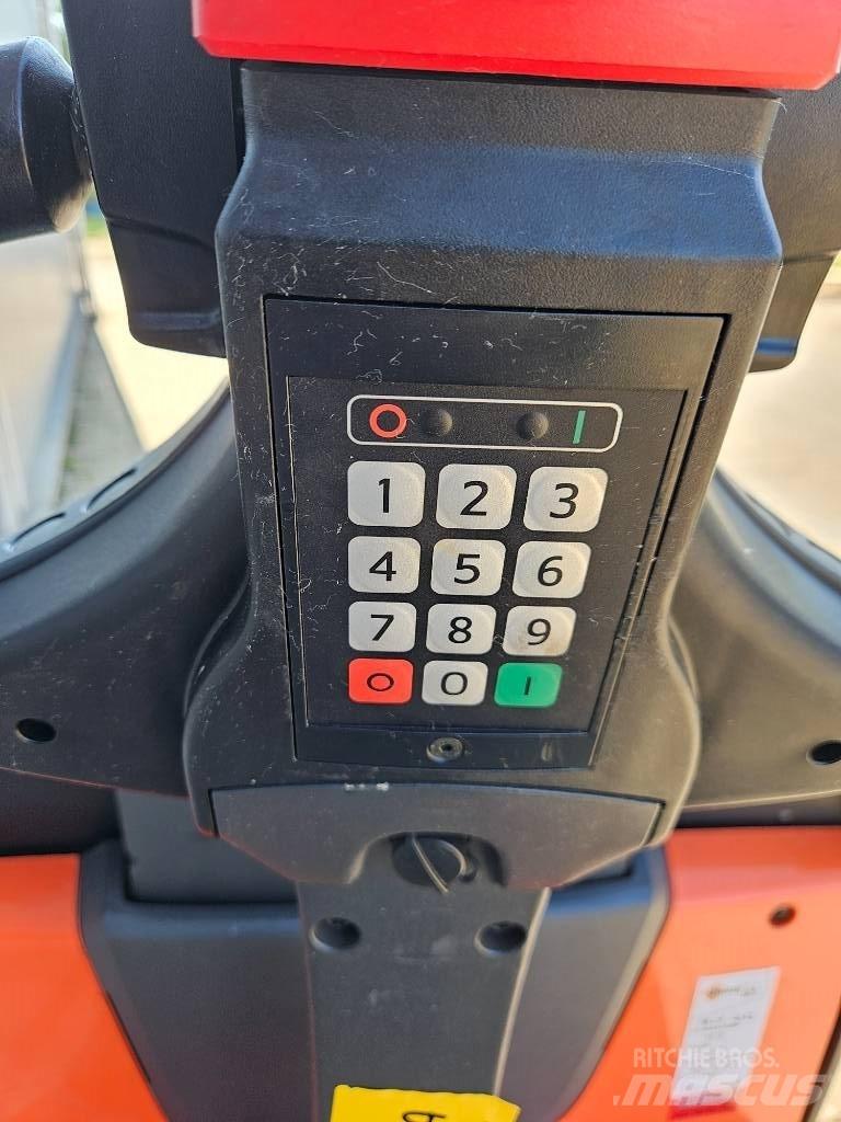 BT LWE 140 Nisko podizni električni viljuškar
