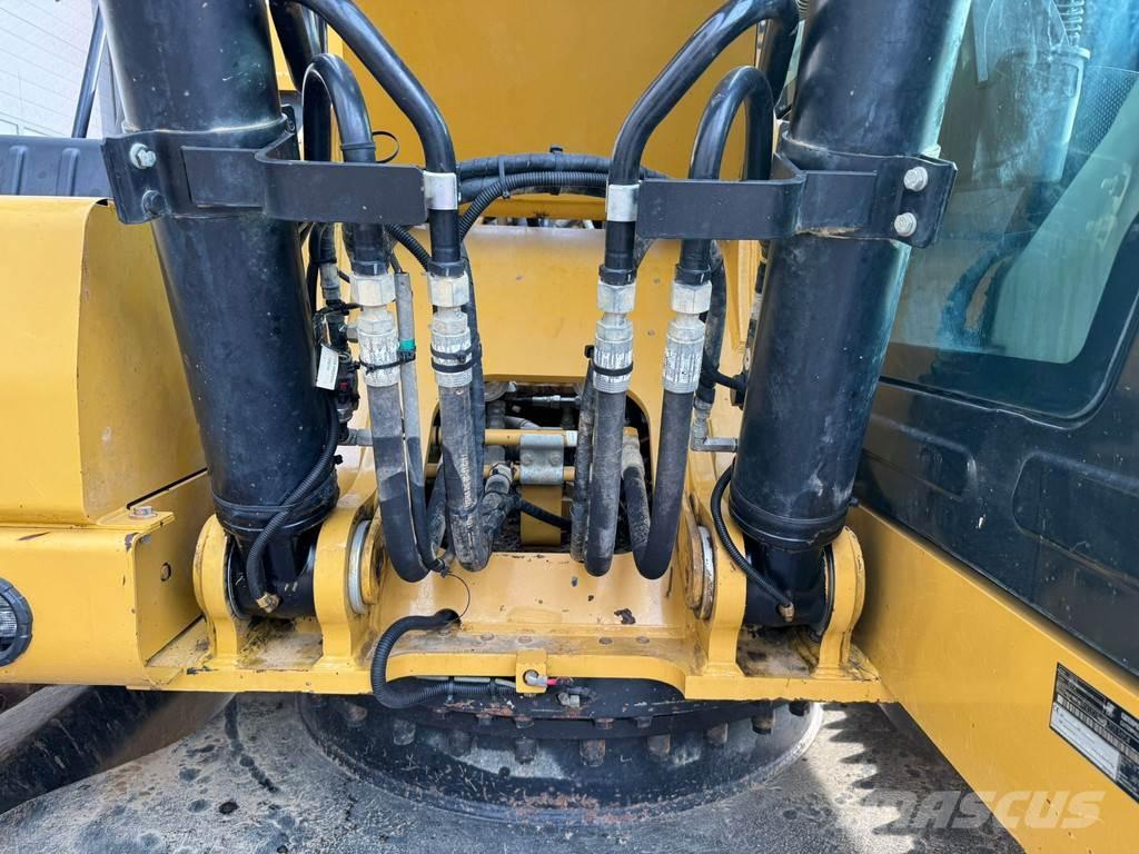 CAT 323 07A Bageri guseničari