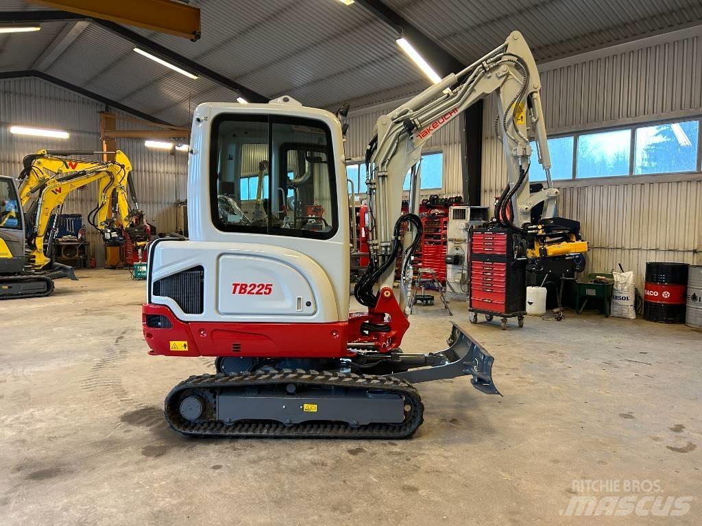 Takeuchi TB225 Mini bageri < 7t