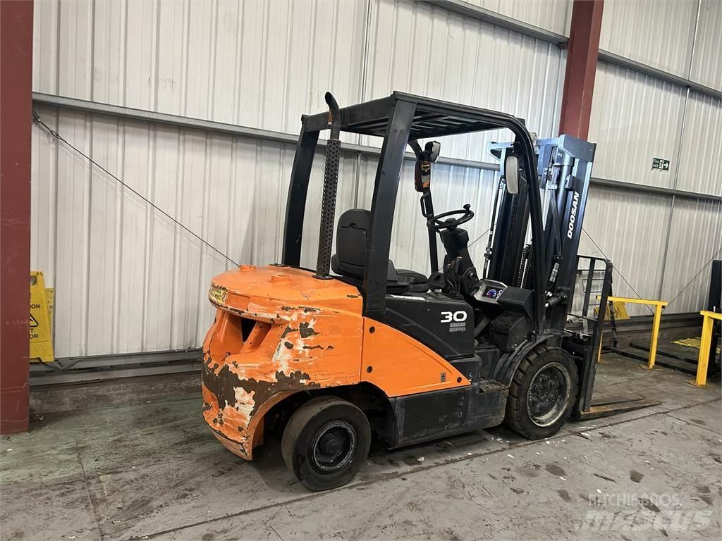 Doosan D30S-5 Dizelski viljuškari