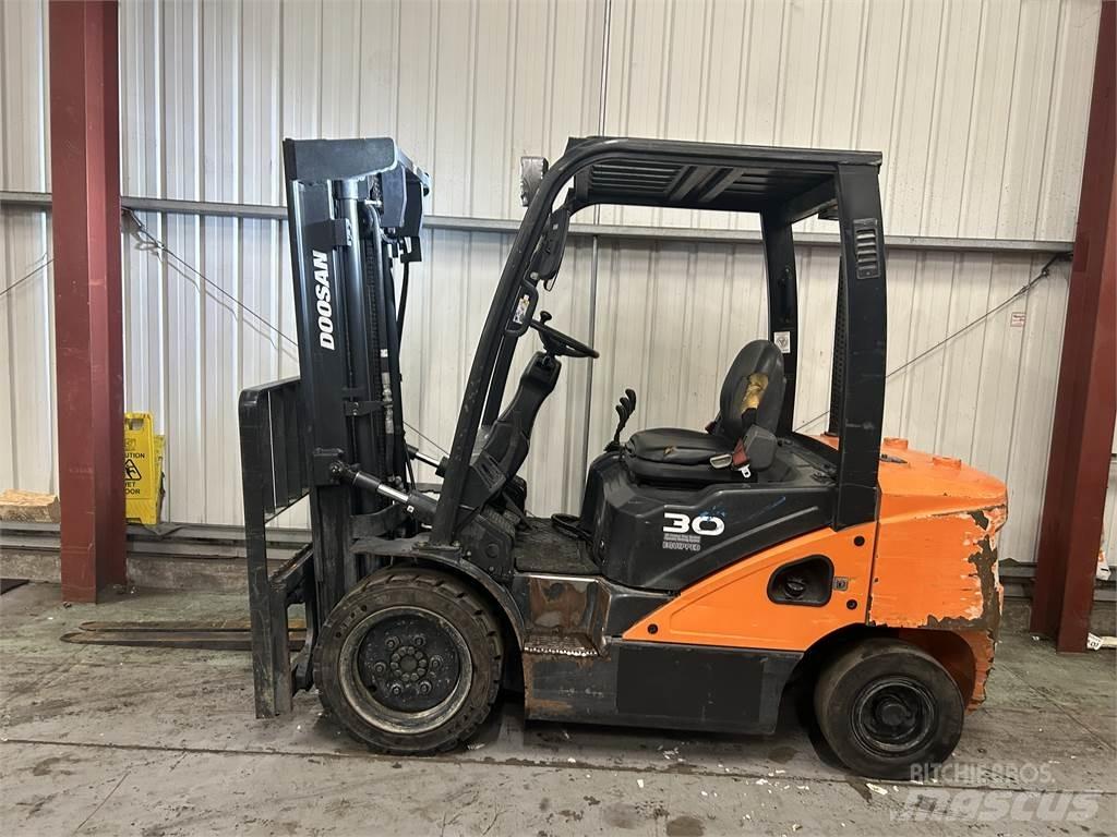 Doosan D30S-5 Dizelski viljuškari