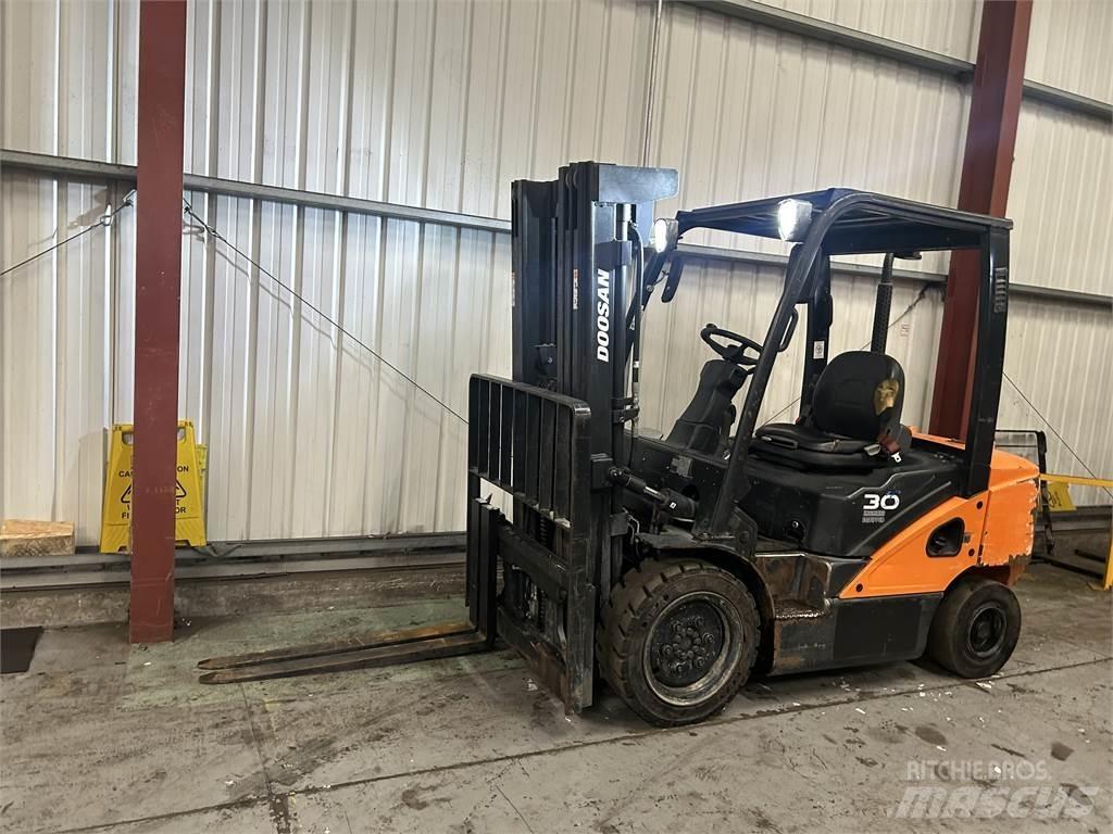 Doosan D30S-5 Dizelski viljuškari