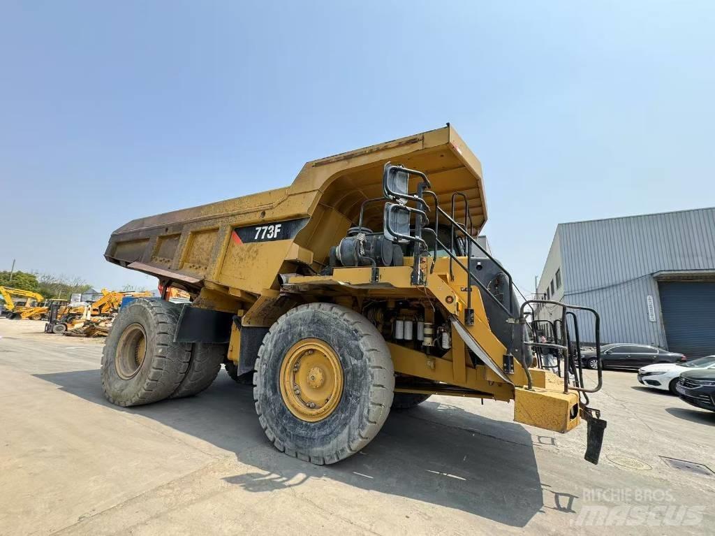 CAT 773 F Zglobni damperi