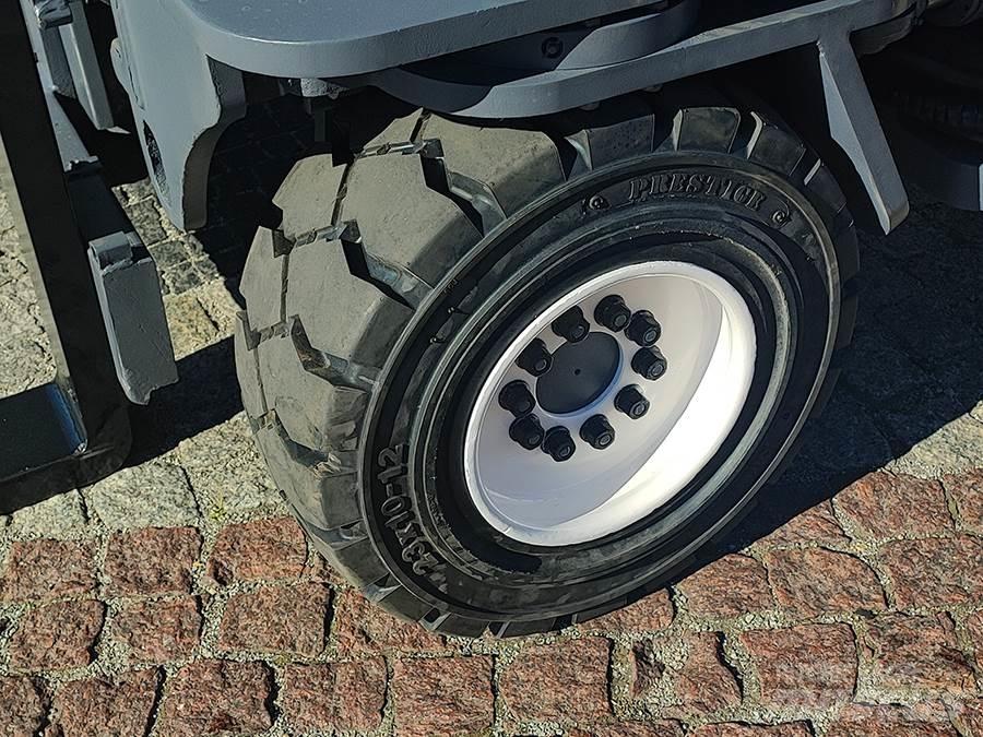 Combilift C5000XL Viljuškari sa 4-stranskim dohvatom
