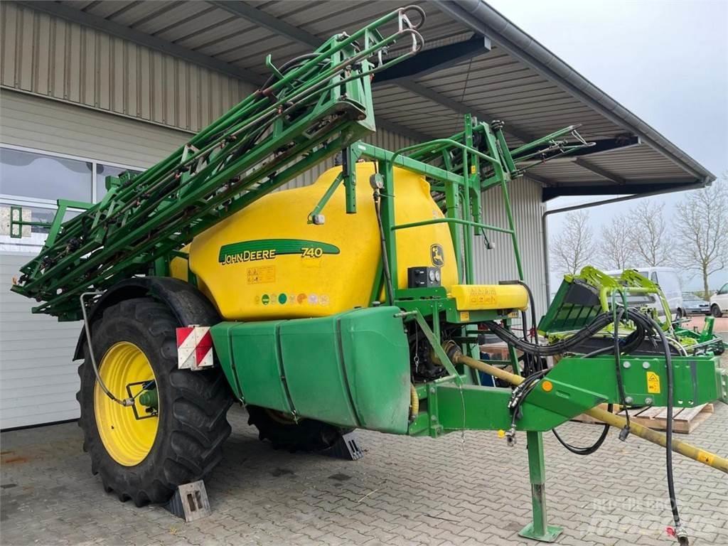John Deere 740 Vučene prskalice