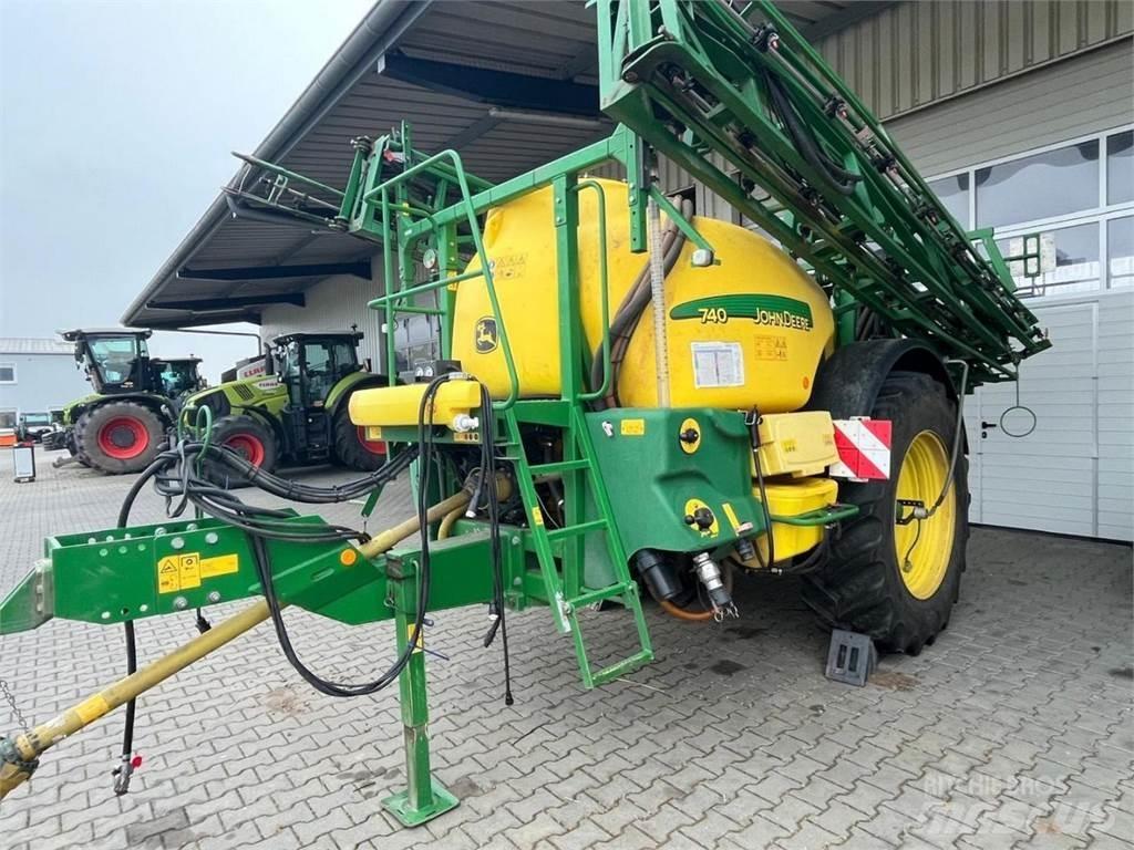 John Deere 740 Vučene prskalice