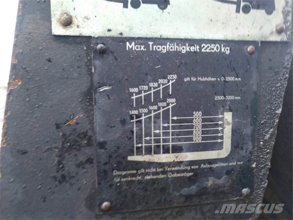 Takraf mit Kranarm Ostale poljoprivredne mašine