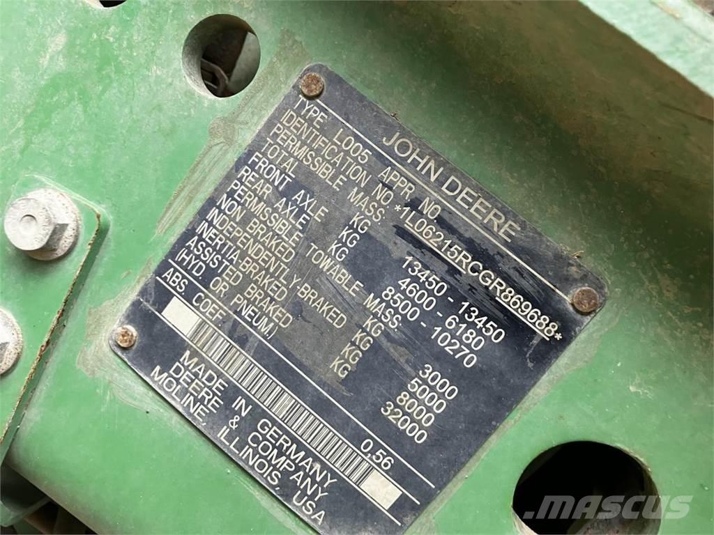 John Deere 6215R Traktori