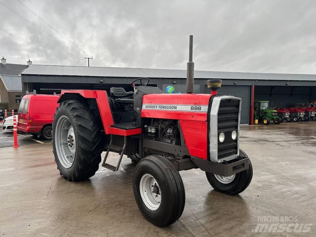 Massey Ferguson 698 Traktori