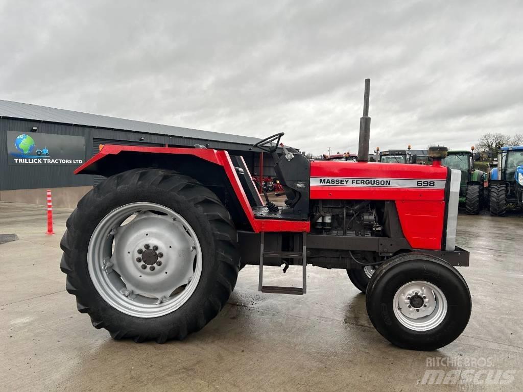 Massey Ferguson 698 Traktori