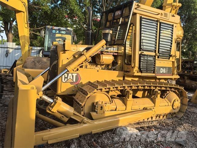 CAT D 6 D Buldožeri guseničari