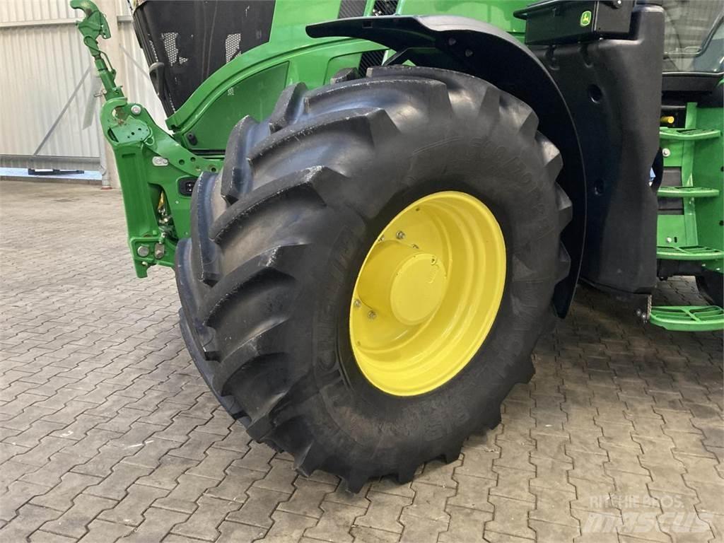 John Deere 6R 215 Traktori