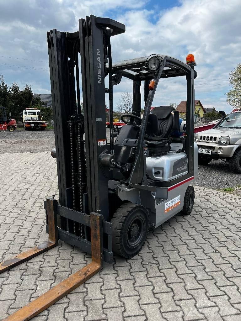 Nissan P1D1A18LQ Plinski viljuškari
