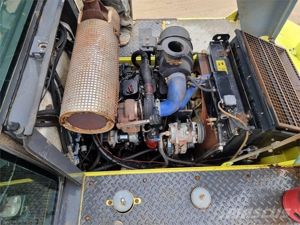 Ammann AP 240 Gumeni valjci na točkovima