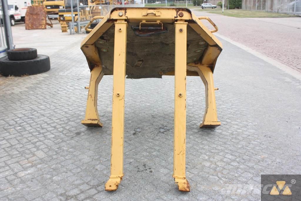 CAT D8N O-rops cab Kabine i unutrašnjost