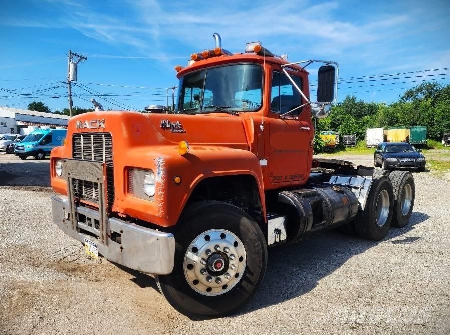 Mack R 688 ST Tegljači