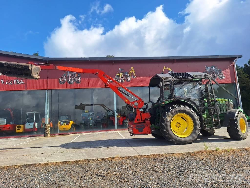 John Deere 6115 R Traktori