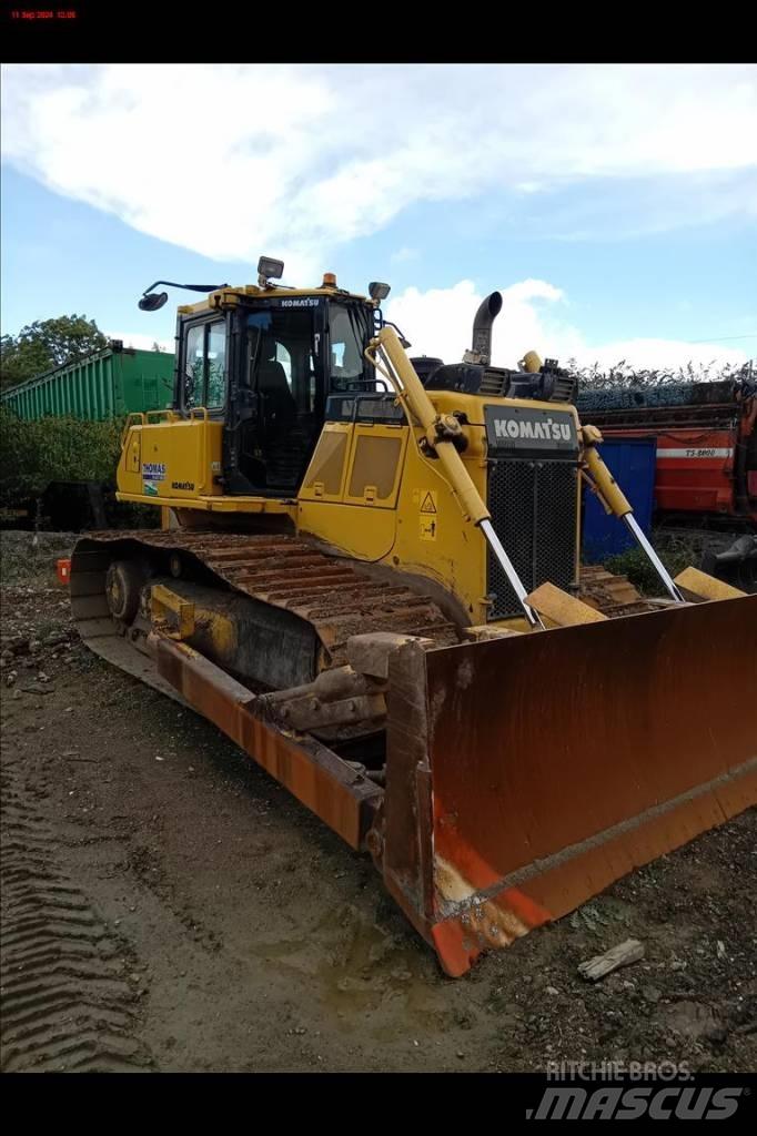 Komatsu D 65 PX-18 Buldožeri guseničari
