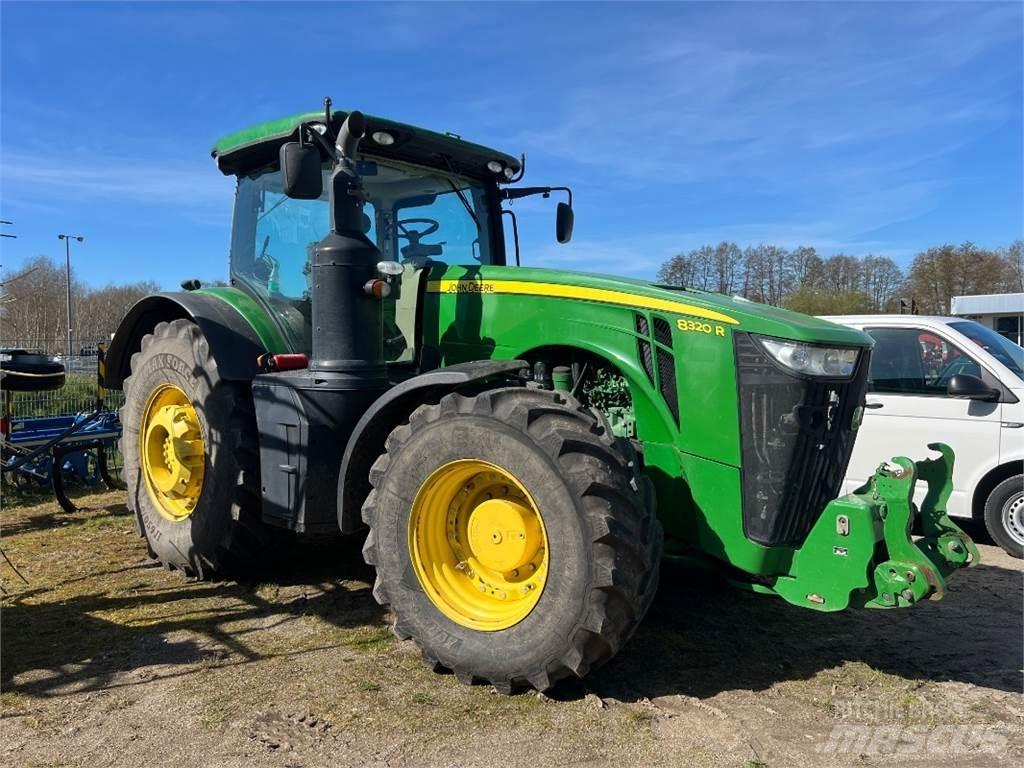 John Deere 8320 R Traktori