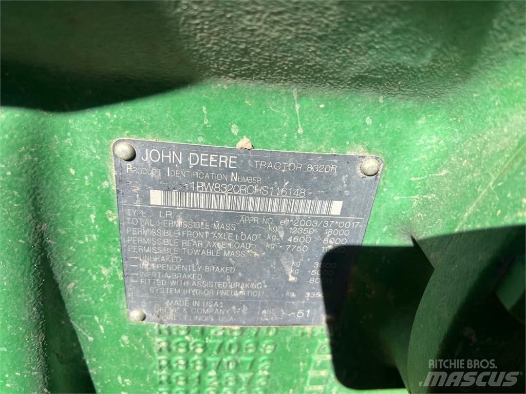 John Deere 8320 R Traktori