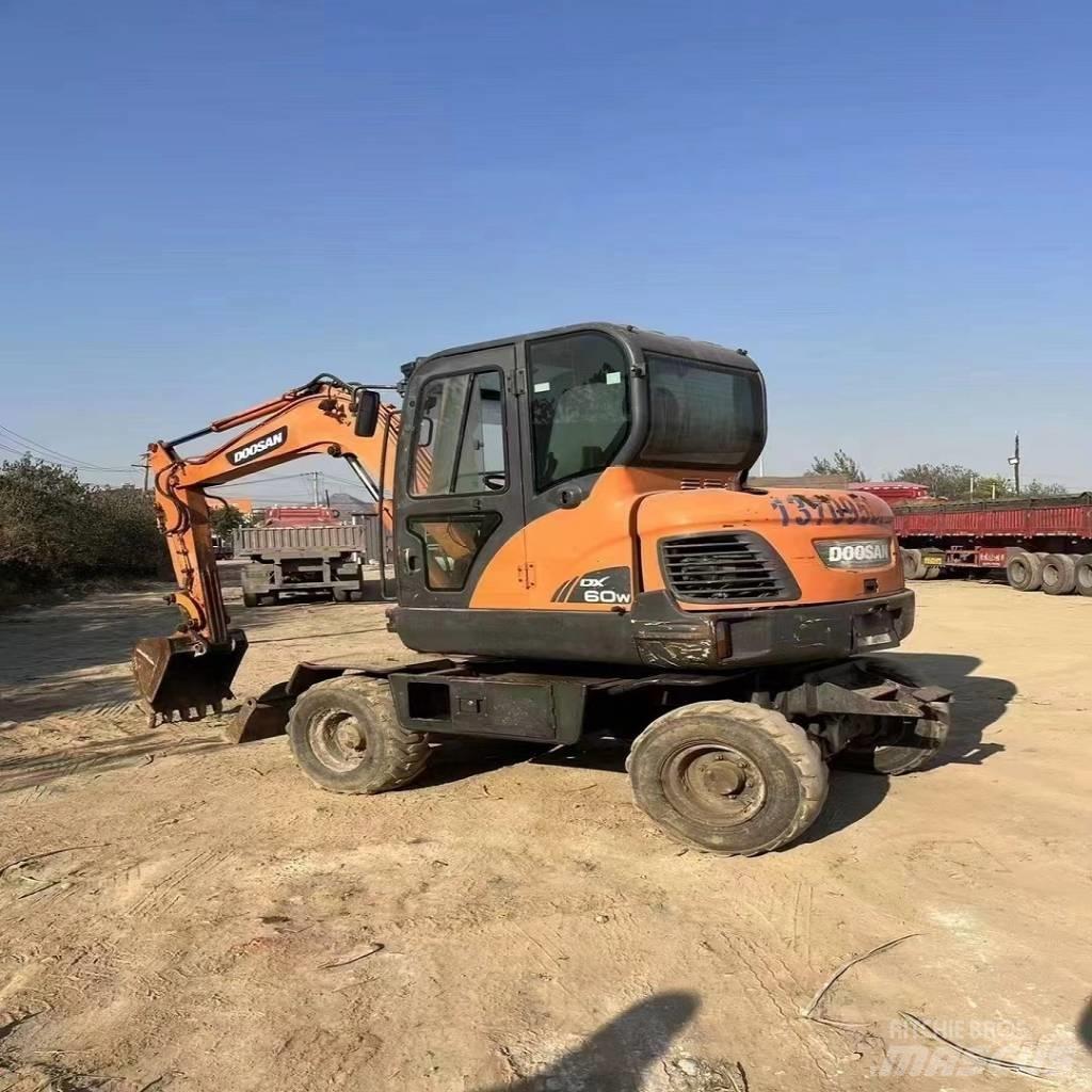 Doosan DX60W Bageri točkaši