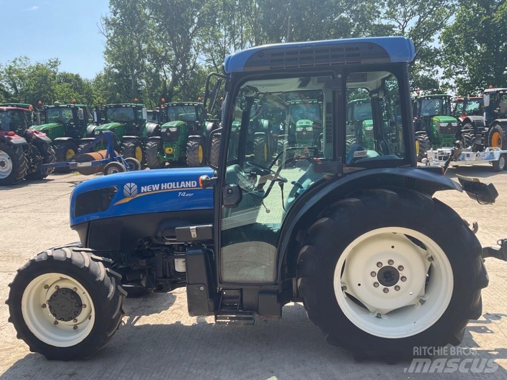New Holland T 4.85 Traktori