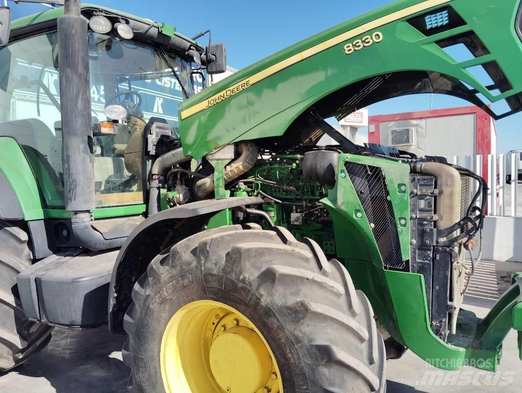 John Deere 8330 Traktori
