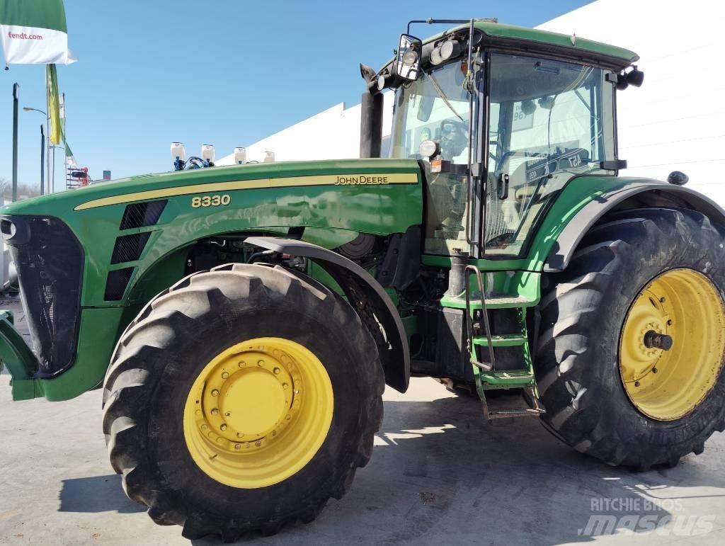John Deere 8330 Traktori