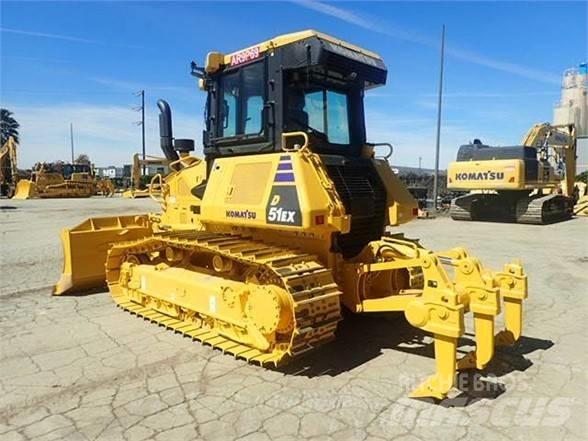 Komatsu D51EXi-24 Buldožeri guseničari
