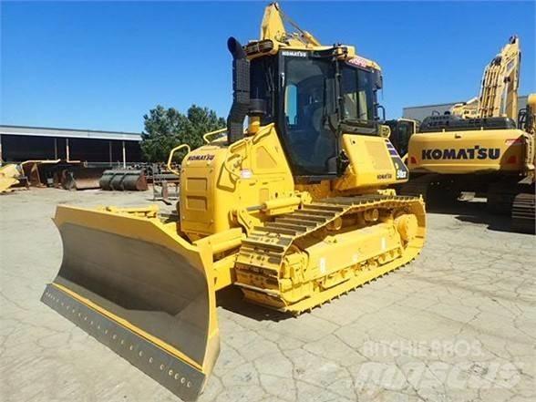 Komatsu D51EXi-24 Buldožeri guseničari