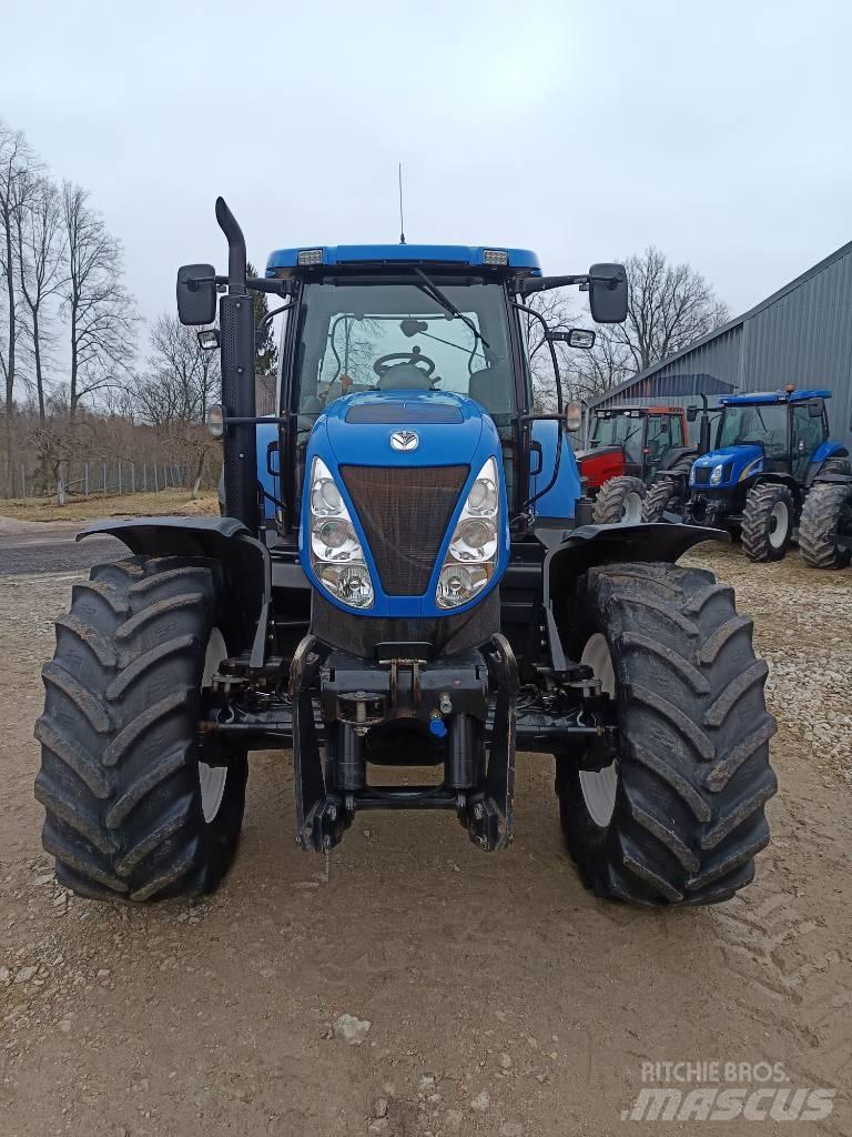 New Holland T7040 Traktori