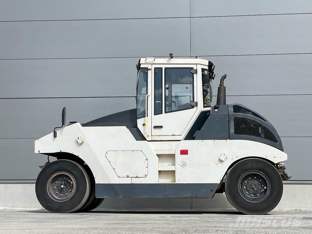 Bomag BW 24 RH Gumeni valjci na točkovima