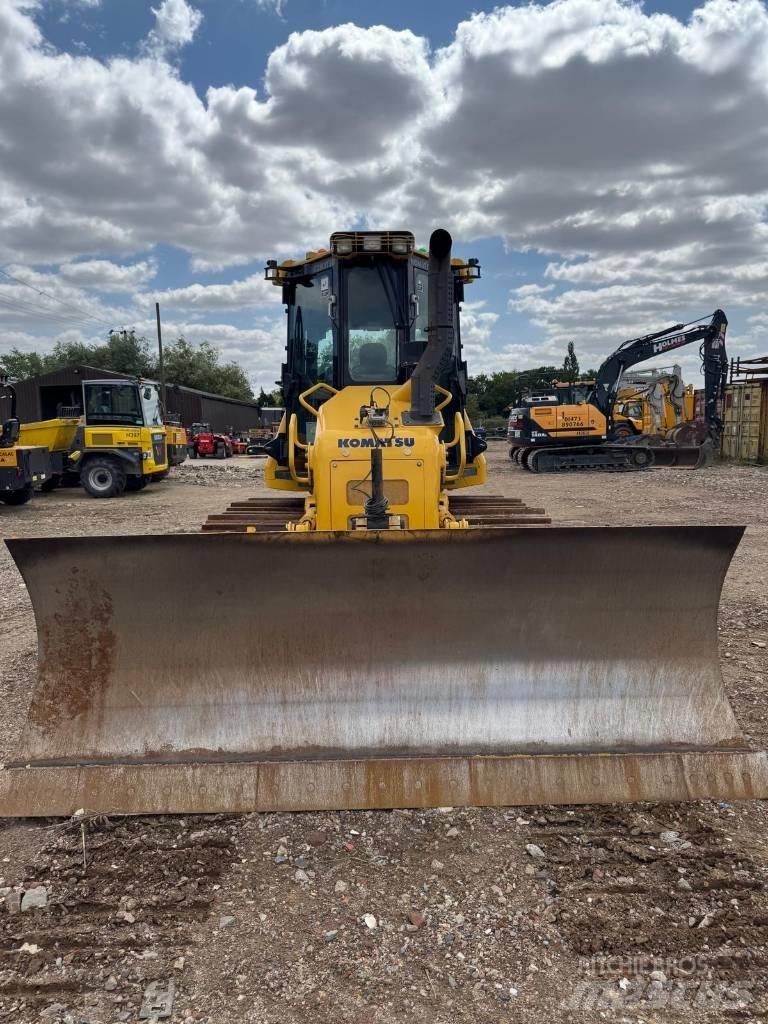 Komatsu D51PX-24 Buldožeri guseničari