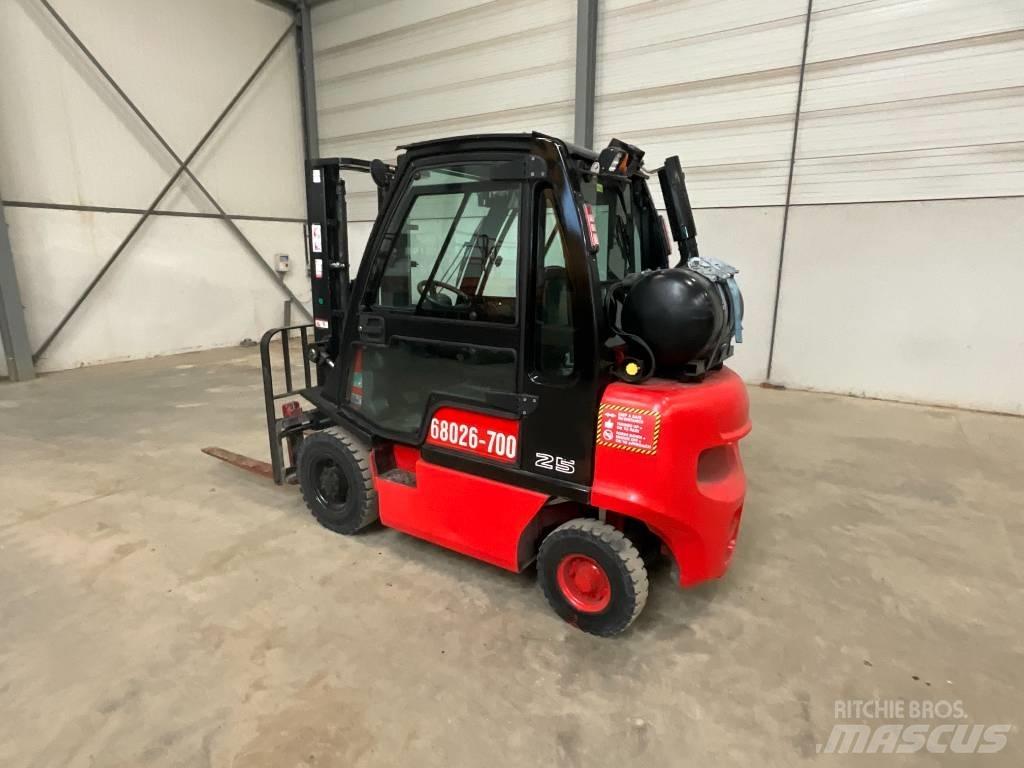 Nissan U1 D2 A 25 LQ Plinski viljuškari