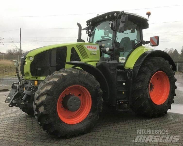 CLAAS AXION 930 Traktori