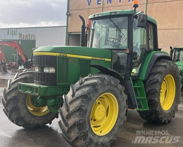 John Deere 6910 Traktori