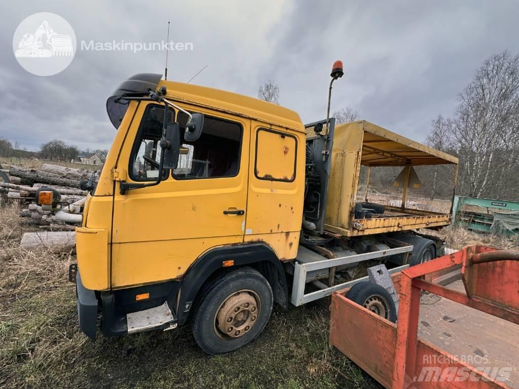 Mercedes-Benz 1117 L Rol kiper kamioni sa kukom za podizanje tereta