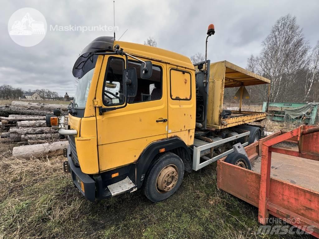 Mercedes-Benz 1117 L Rol kiper kamioni sa kukom za podizanje tereta
