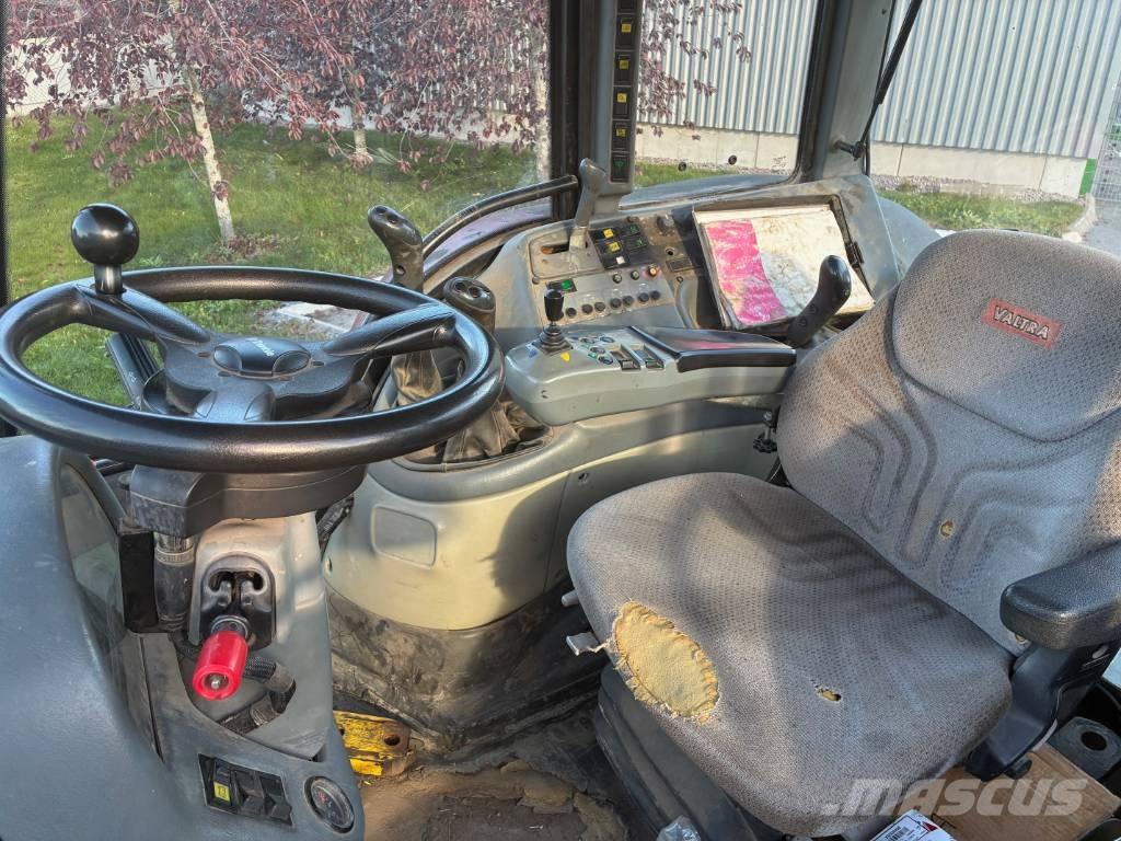 Valtra Traktor T 140 Traktori